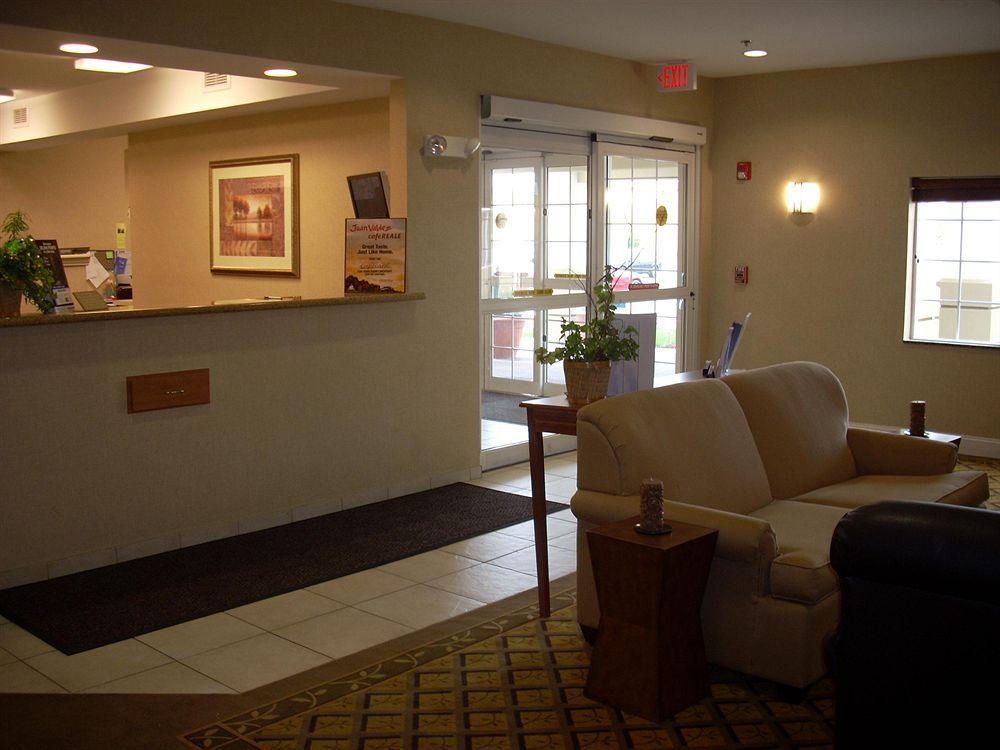 Candlewood Suites Windsor Locks, An Ihg Hotel Bagian luar foto