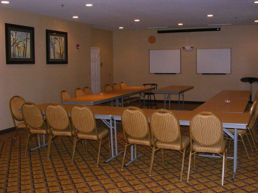 Candlewood Suites Windsor Locks, An Ihg Hotel Bagian luar foto