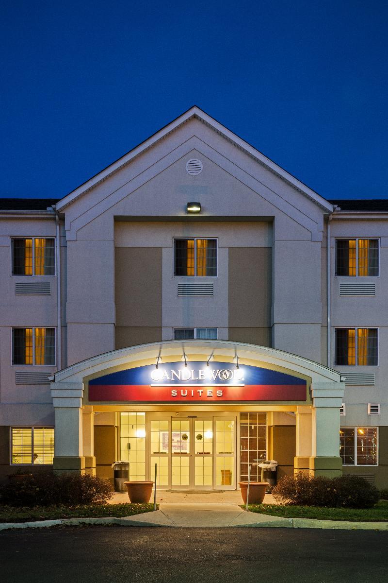 Candlewood Suites Windsor Locks, An Ihg Hotel Bagian luar foto