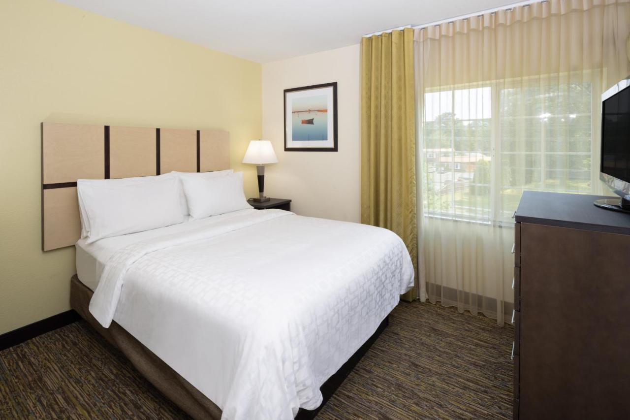 Candlewood Suites Windsor Locks, An Ihg Hotel Bagian luar foto