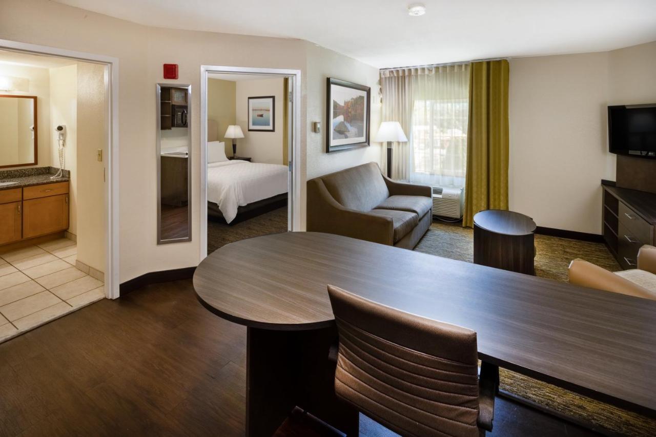 Candlewood Suites Windsor Locks, An Ihg Hotel Bagian luar foto