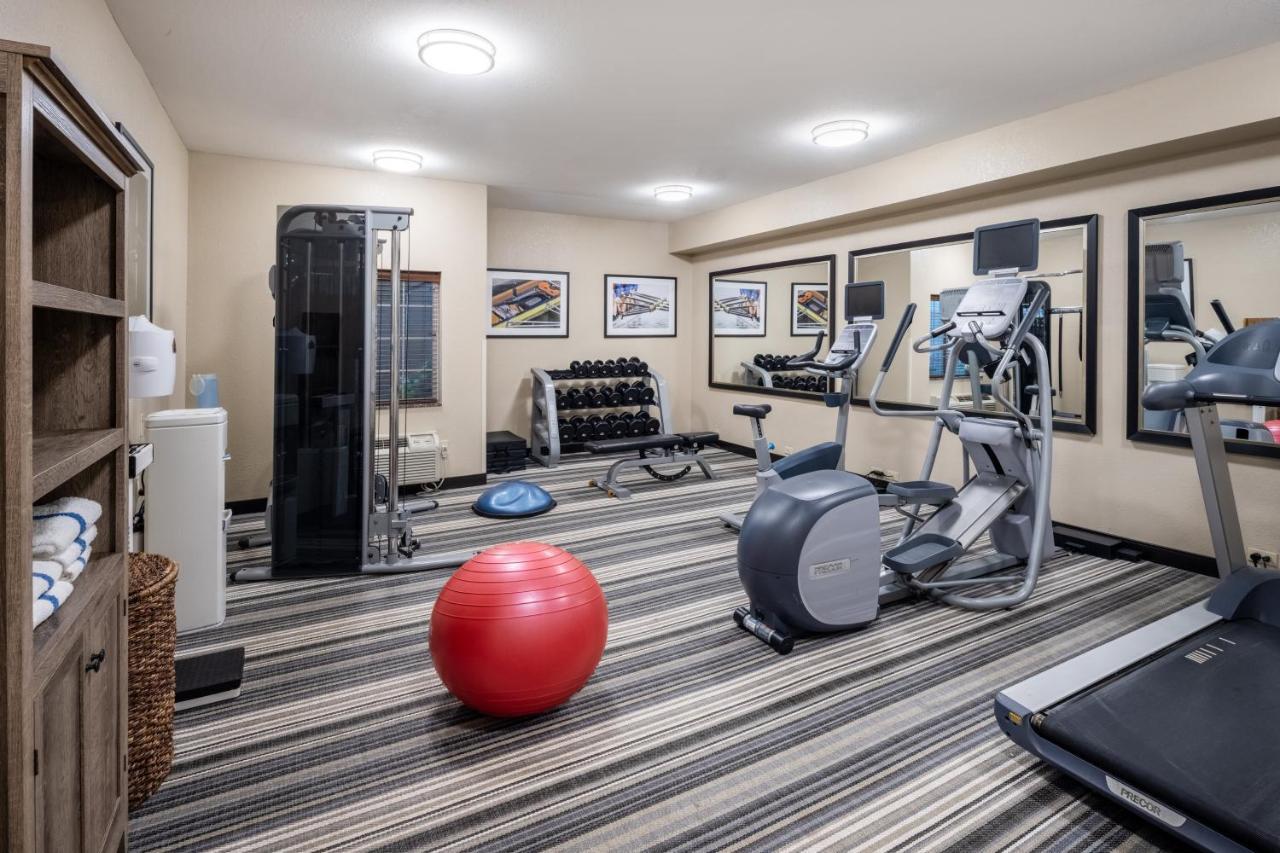 Candlewood Suites Windsor Locks, An Ihg Hotel Bagian luar foto