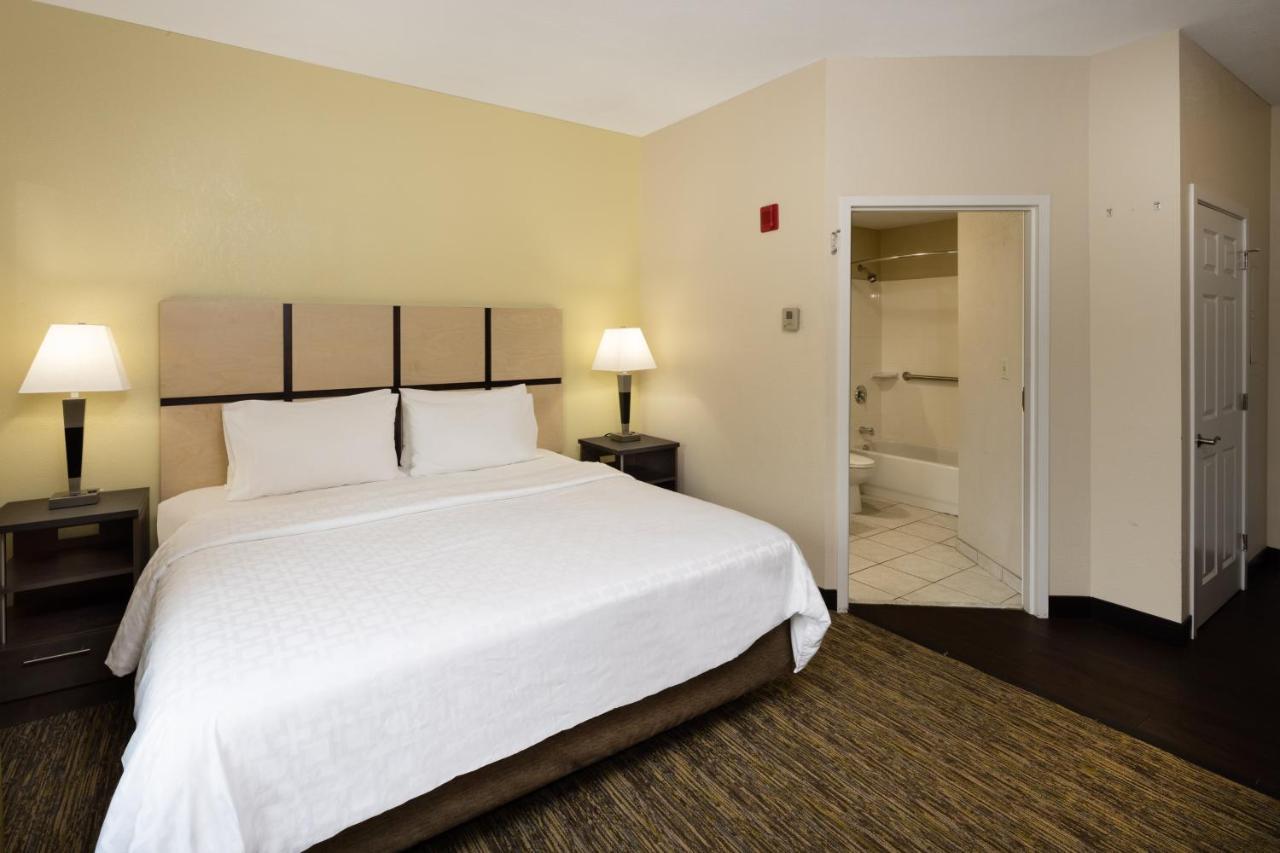 Candlewood Suites Windsor Locks, An Ihg Hotel Bagian luar foto