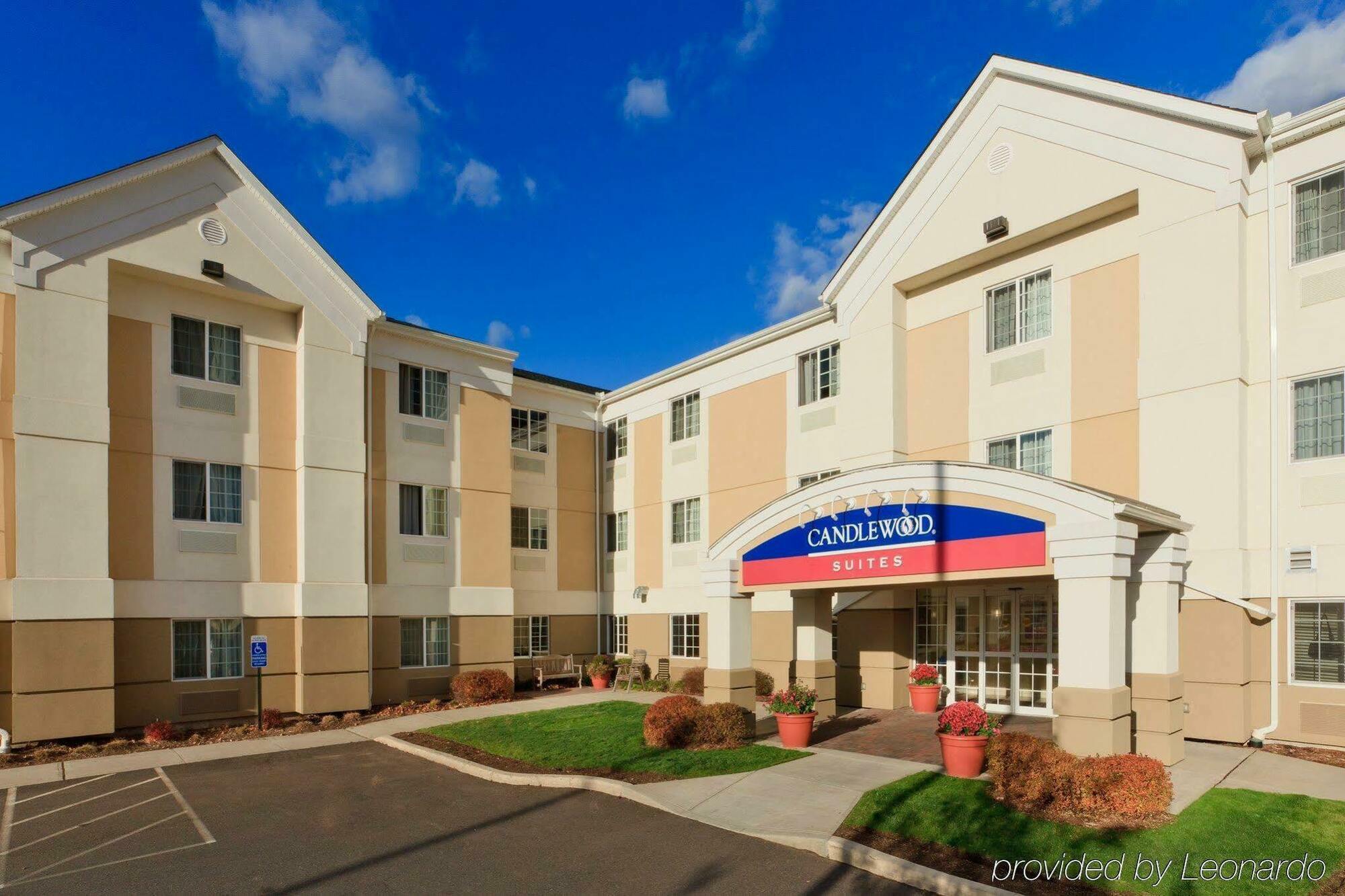 Candlewood Suites Windsor Locks, An Ihg Hotel Bagian luar foto