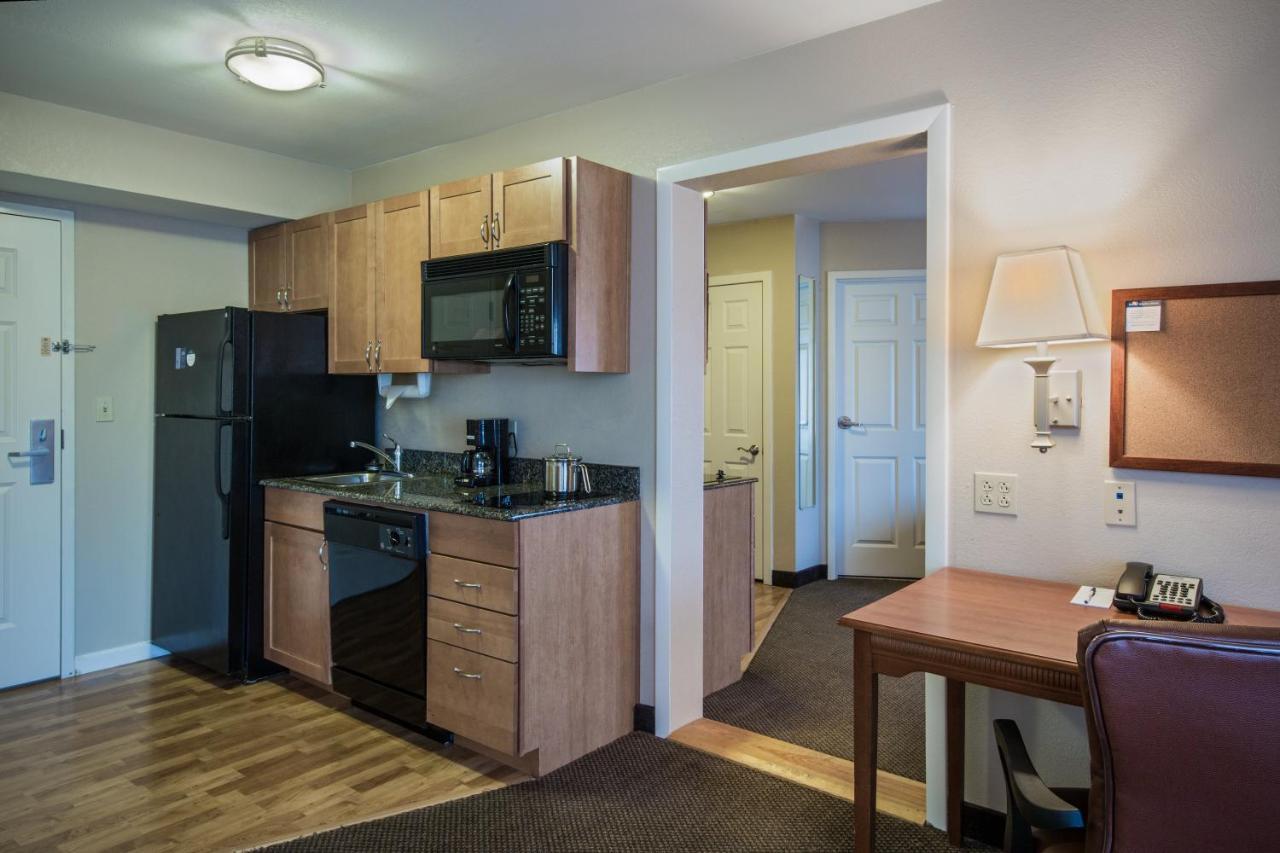 Candlewood Suites Windsor Locks, An Ihg Hotel Bagian luar foto